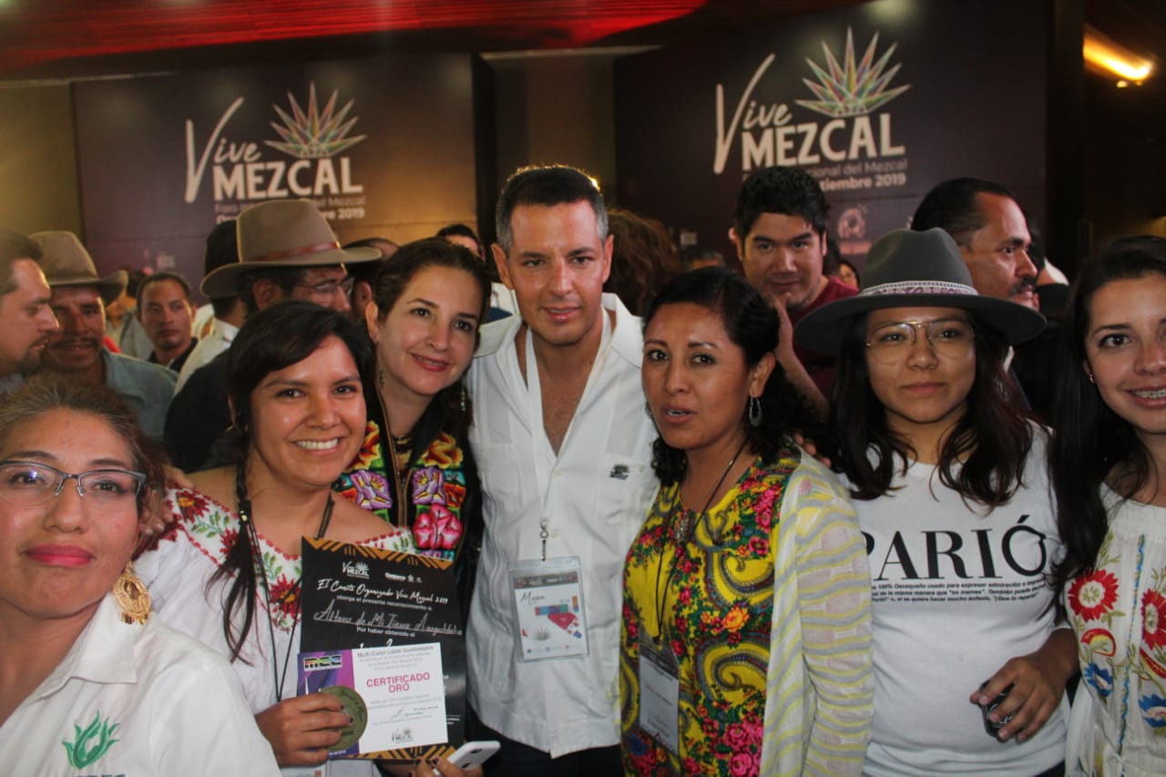 Photo of Logra Oaxaca Récord Guinness en el día de cierre del Foro Internacional Vive Mezcal